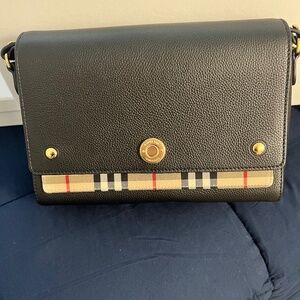 New!! Burberry Note Medium Leather Vintage Check Crossbody Bag